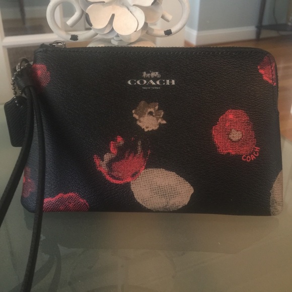 COACH wristlet NWT - Picture 2 of 8